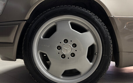 Mercedes-Benz E-Класс, 1995 год, 3 200 000 рублей, 24 фотография