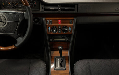 Mercedes-Benz E-Класс, 1995 год, 3 200 000 рублей, 18 фотография