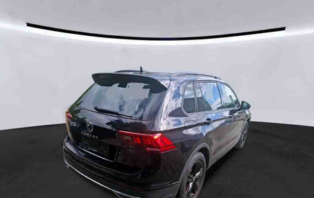 Volkswagen Tiguan II, 2022 год, 2 992 000 рублей, 2 фотография