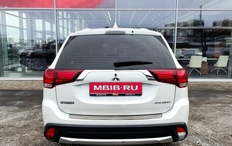 Mitsubishi Outlander III рестайлинг 3, 2018 год, 2 145 000 рублей, 13 фотография