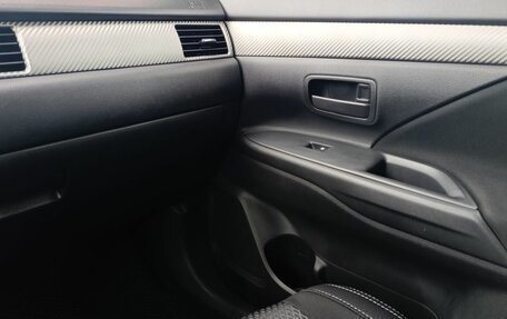 Mitsubishi Outlander III рестайлинг 3, 2018 год, 2 145 000 рублей, 25 фотография