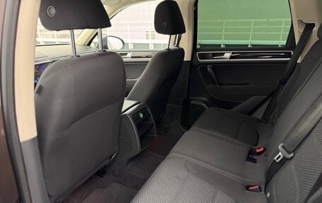 Volkswagen Touareg III, 2015 год, 2 090 000 рублей, 11 фотография