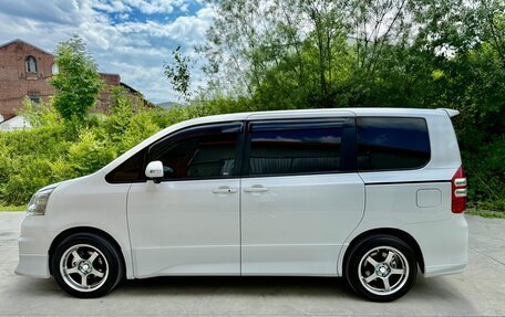 Toyota Noah III, 2013 год, 1 855 000 рублей, 5 фотография