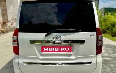 Toyota Noah III, 2013 год, 1 855 000 рублей, 3 фотография