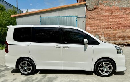Toyota Noah III, 2013 год, 1 855 000 рублей, 6 фотография