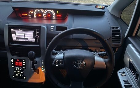 Toyota Noah III, 2013 год, 1 855 000 рублей, 9 фотография