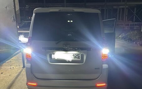 Toyota Noah III, 2013 год, 1 855 000 рублей, 12 фотография