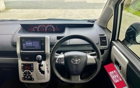 Toyota Noah III, 2013 год, 1 855 000 рублей, 22 фотография