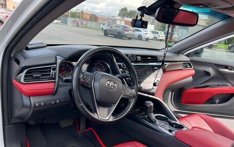 Toyota Camry, 2018 год, 2 200 000 рублей, 10 фотография