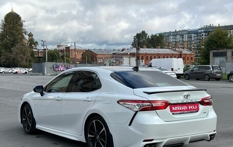 Toyota Camry, 2018 год, 2 200 000 рублей, 4 фотография