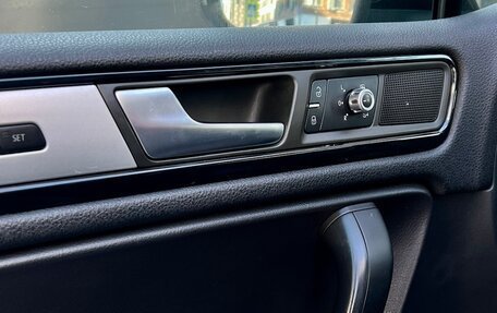 Volkswagen Touareg III, 2012 год, 1 650 000 рублей, 11 фотография