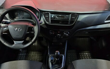 Hyundai Solaris II рестайлинг, 2017 год, 847 000 рублей, 9 фотография