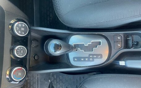 KIA Rio III рестайлинг, 2015 год, 1 000 000 рублей, 9 фотография