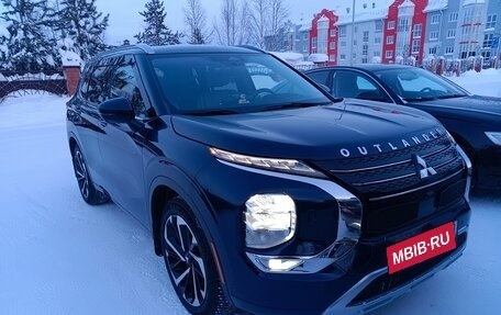Mitsubishi Outlander, 2022 год, 4 780 000 рублей, 2 фотография