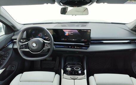 BMW 5 серия, 2023 год, 6 575 000 рублей, 12 фотография