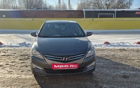 Hyundai Solaris II рестайлинг, 2015 год, 990 000 рублей, 5 фотография