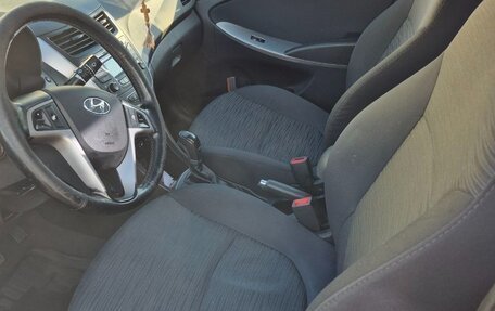 Hyundai Solaris II рестайлинг, 2015 год, 990 000 рублей, 11 фотография