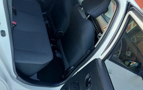 Toyota Vitz, 2012 год, 895 000 рублей, 6 фотография