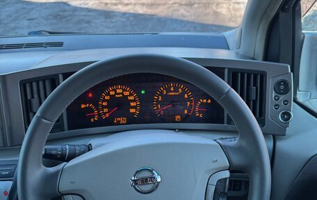 Nissan Elgrand III, 2002 год, 1 200 000 рублей, 14 фотография