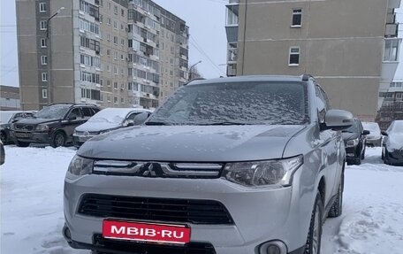 Mitsubishi Outlander III рестайлинг 3, 2014 год, 2 000 000 рублей, 1 фотография