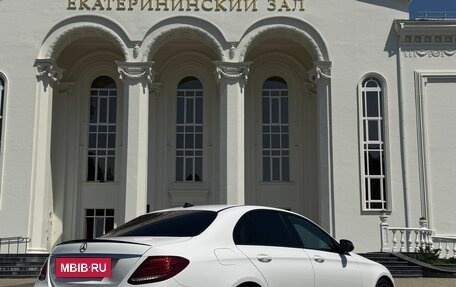 Mercedes-Benz E-Класс, 2019 год, 2 600 000 рублей, 2 фотография