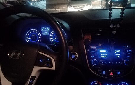 Hyundai Solaris II рестайлинг, 2015 год, 1 200 000 рублей, 16 фотография