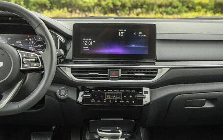 KIA K3, 2023 год, 1 690 000 рублей, 30 фотография