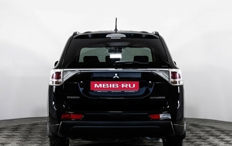 Mitsubishi Outlander III рестайлинг 3, 2013 год, 1 349 000 рублей, 6 фотография