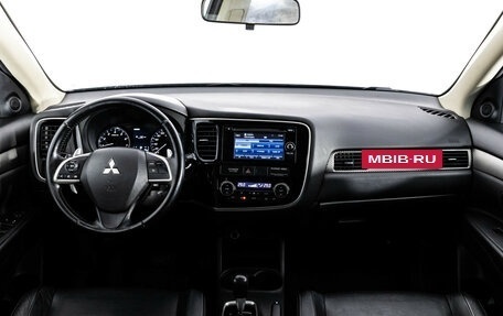Mitsubishi Outlander III рестайлинг 3, 2013 год, 1 349 000 рублей, 10 фотография