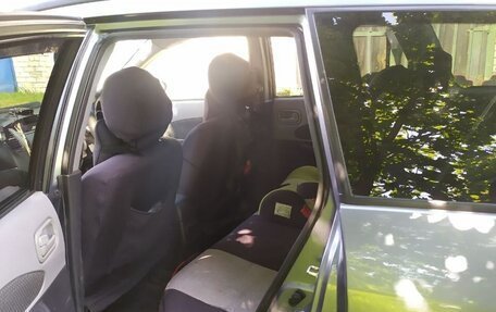 Nissan Wingroad III, 2002 год, 300 000 рублей, 7 фотография