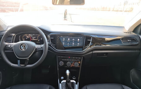 Volkswagen T-Roc I, 2022 год, 1 849 000 рублей, 3 фотография