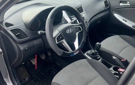 Hyundai Solaris II рестайлинг, 2013 год, 950 000 рублей, 5 фотография