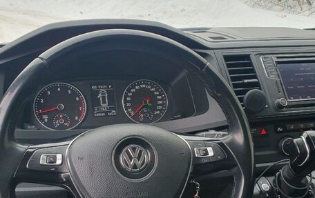 Volkswagen Caravelle T6 рестайлинг, 2018 год, 3 500 000 рублей, 9 фотография