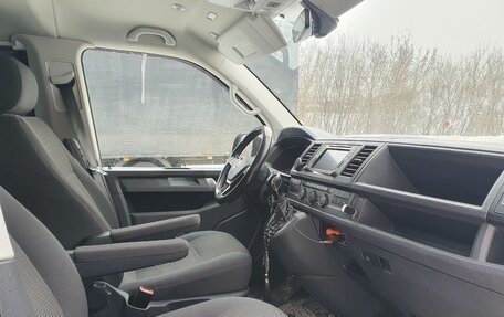 Volkswagen Caravelle T6 рестайлинг, 2018 год, 3 500 000 рублей, 10 фотография