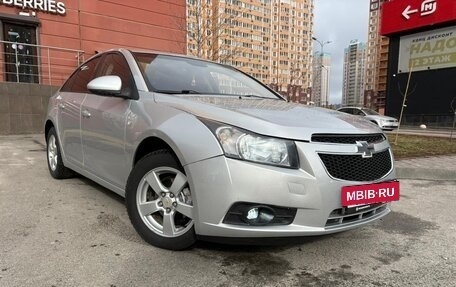 Chevrolet Cruze II, 2011 год, 697 000 рублей, 3 фотография