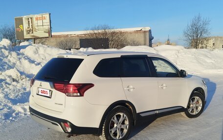 Mitsubishi Outlander III рестайлинг 3, 2019 год, 1 900 000 рублей, 3 фотография