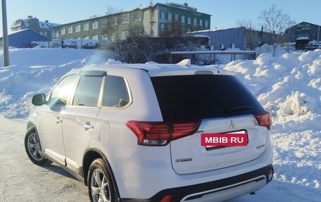 Mitsubishi Outlander III рестайлинг 3, 2019 год, 1 900 000 рублей, 5 фотография