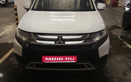 Mitsubishi Outlander III рестайлинг 3, 2019 год, 1 900 000 рублей, 7 фотография