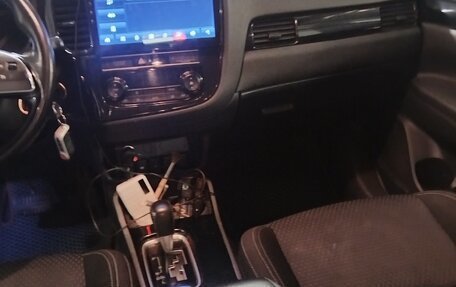 Mitsubishi Outlander III рестайлинг 3, 2019 год, 1 900 000 рублей, 14 фотография