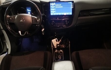 Mitsubishi Outlander III рестайлинг 3, 2019 год, 1 900 000 рублей, 17 фотография