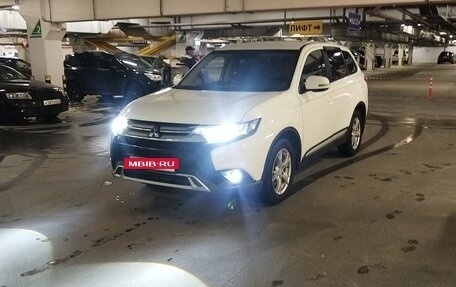 Mitsubishi Outlander III рестайлинг 3, 2019 год, 1 900 000 рублей, 11 фотография
