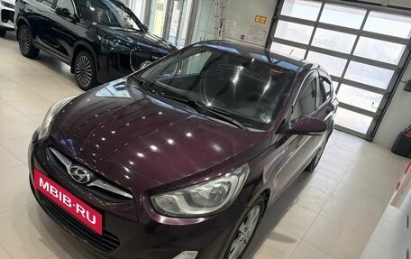 Hyundai Solaris II рестайлинг, 2011 год, 750 000 рублей, 3 фотография