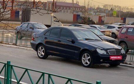 Mercedes-Benz C-Класс, 2004 год, 900 000 рублей, 3 фотография