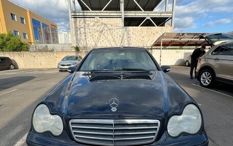 Mercedes-Benz C-Класс, 2004 год, 900 000 рублей, 4 фотография