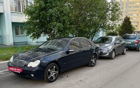 Mercedes-Benz C-Класс, 2004 год, 900 000 рублей, 7 фотография