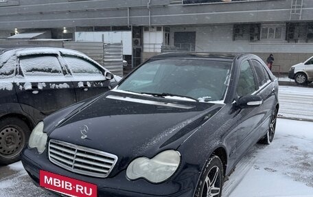 Mercedes-Benz C-Класс, 2004 год, 900 000 рублей, 8 фотография