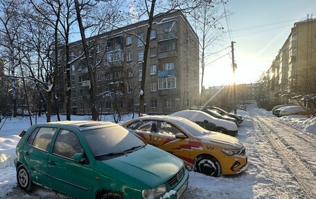 Volkswagen Polo III рестайлинг, 1996 год, 130 000 рублей, 1 фотография