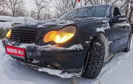 Mercedes-Benz C-Класс, 2001 год, 250 000 рублей, 1 фотография