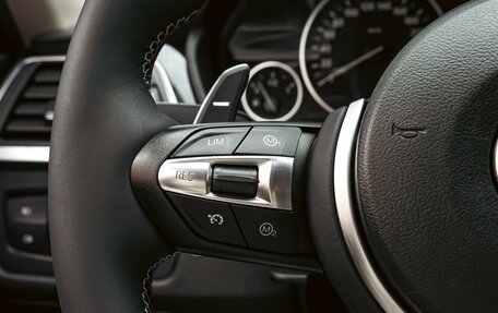 BMW 3 серия, 2018 год, 1 850 000 рублей, 15 фотография