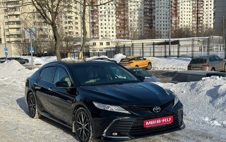 Toyota Camry, 2021 год, 4 200 000 рублей, 3 фотография